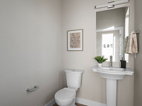 4th image of 2650-2660 S Delaware St #2