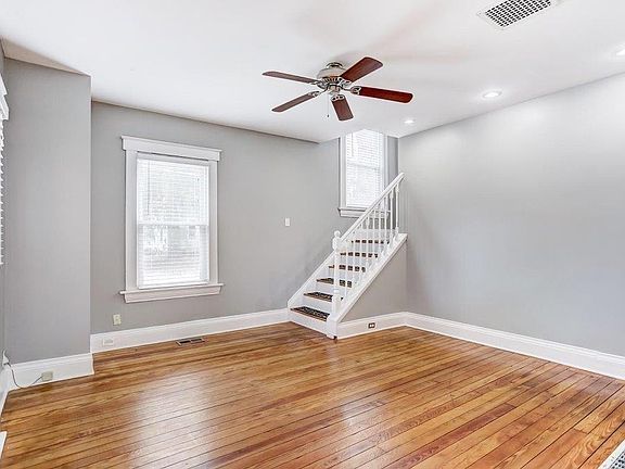 4th image of 576 Paxton Ave