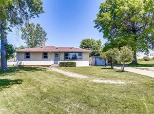 377 Kingston Ave E, Maplewood, MN 55117