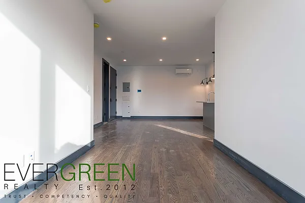 Rented by Evergreen Apartments BK | media 13