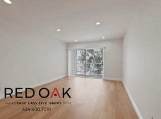18307 1/2 Burbank Blvd #202, Tarzana, CA 91356