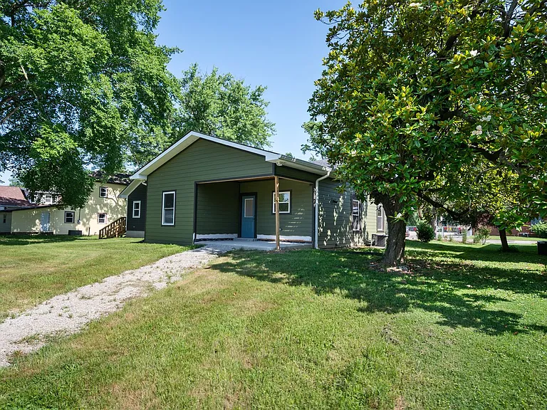 438 W Stansifer Ave — Photo 3