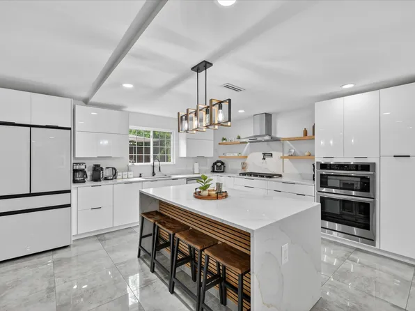 5912 Harvest Hill Rd, Dallas, TX 75230