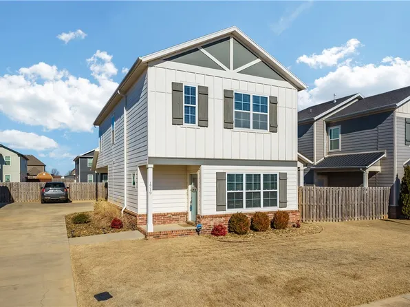 1719 W Broadway Pl, Rogers, AR 72758