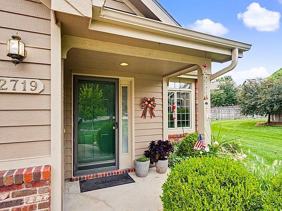 2nd image of 2719 Larkspur Ct