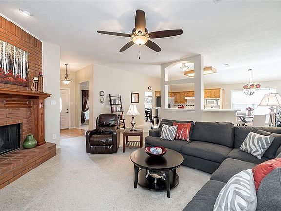 5th image of 513 Lochwood Dr