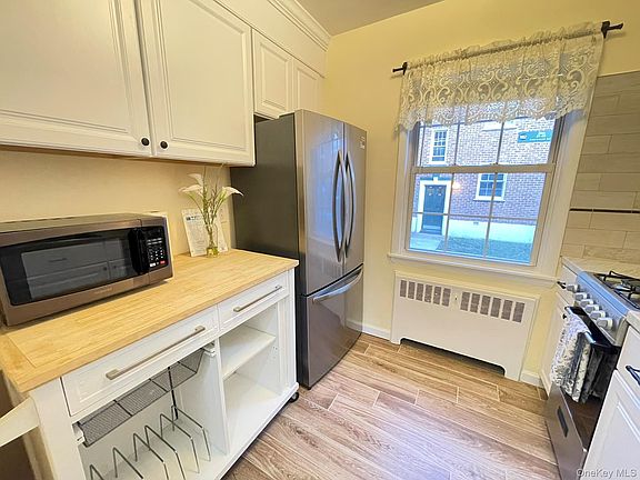 5th image of 180 Pinewood Road #11