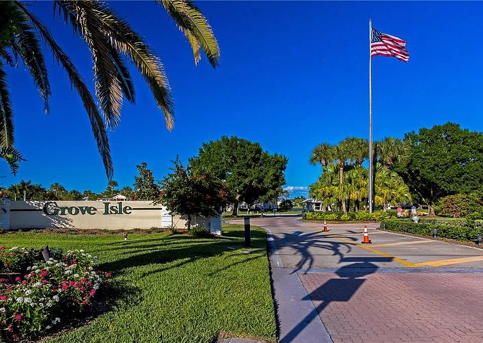 740 Lake Orchid Cir #109