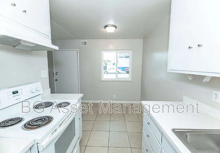 1333 Market Ave #3 — Photo 6
