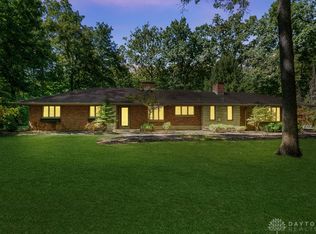 8501 Garnet Dr, Centerville, OH 45458
