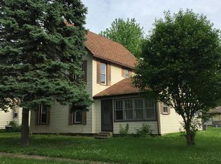 127 E James St, Forrest, IL 61741