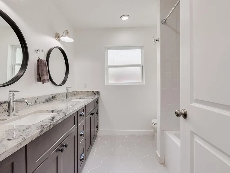 10047 Briarwild Ln — Photo 33