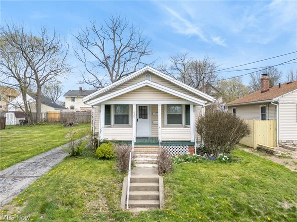 829 Indian Trl, Akron, OH 44314