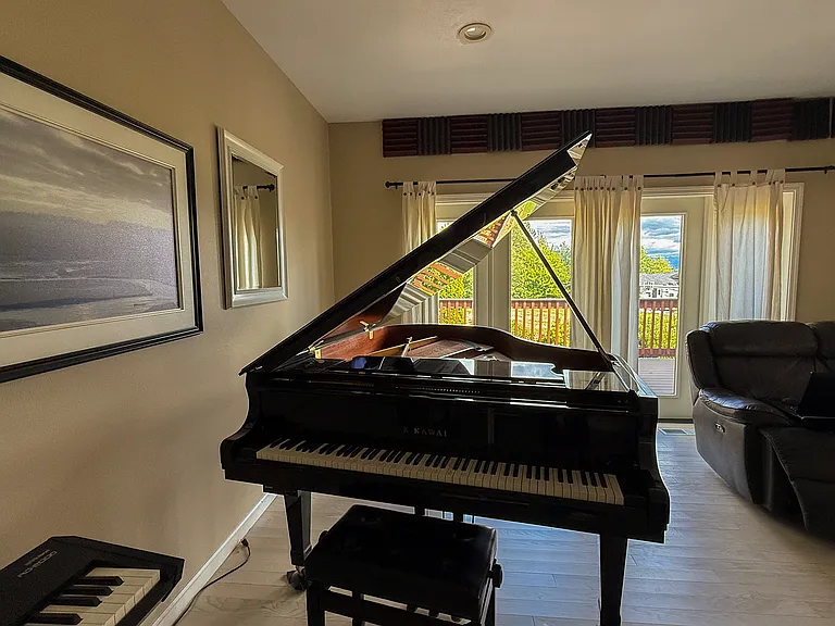Piano will stay, we hope you will play it!