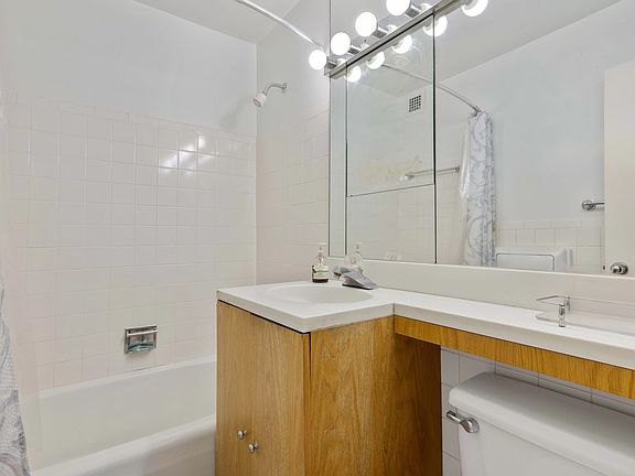 3rd image of 160 W End Ave APT 24K