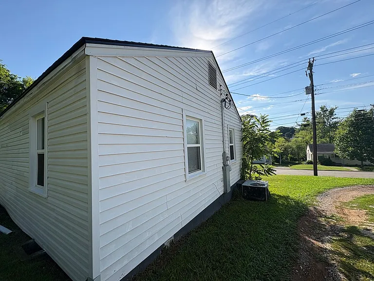 1307 E Moody Ave — Photo 4
