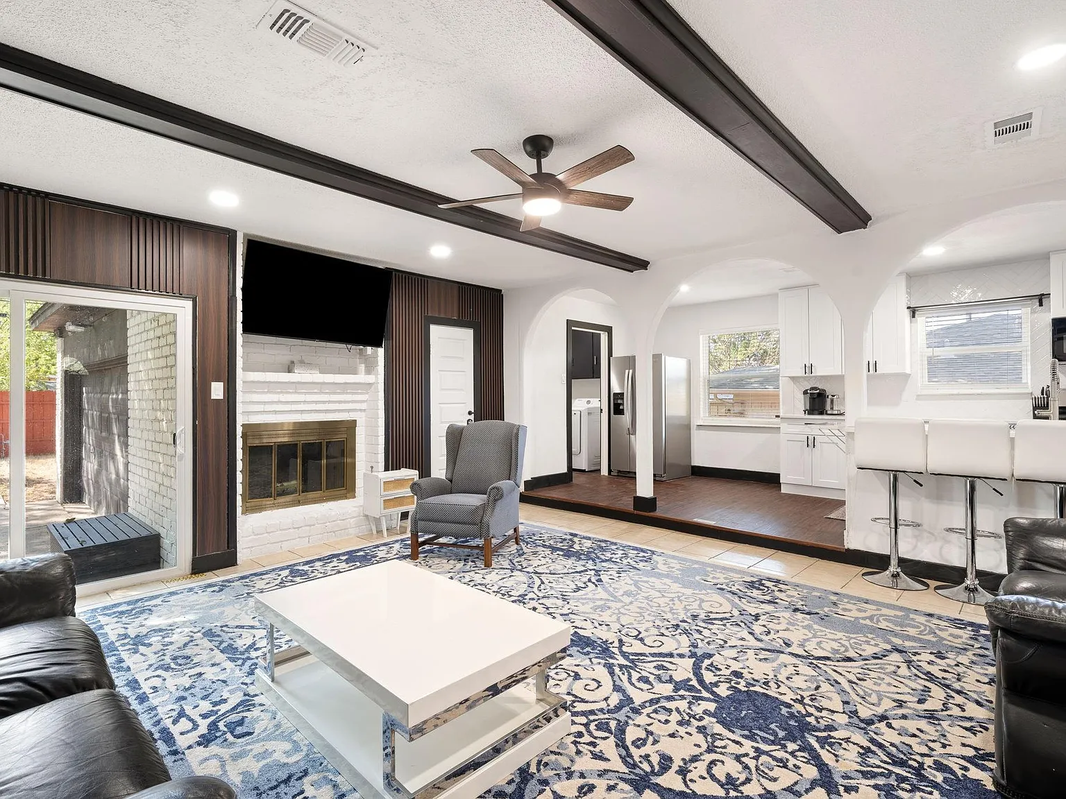 3 bed, 1608 sqft, $3,400 — Photo 3