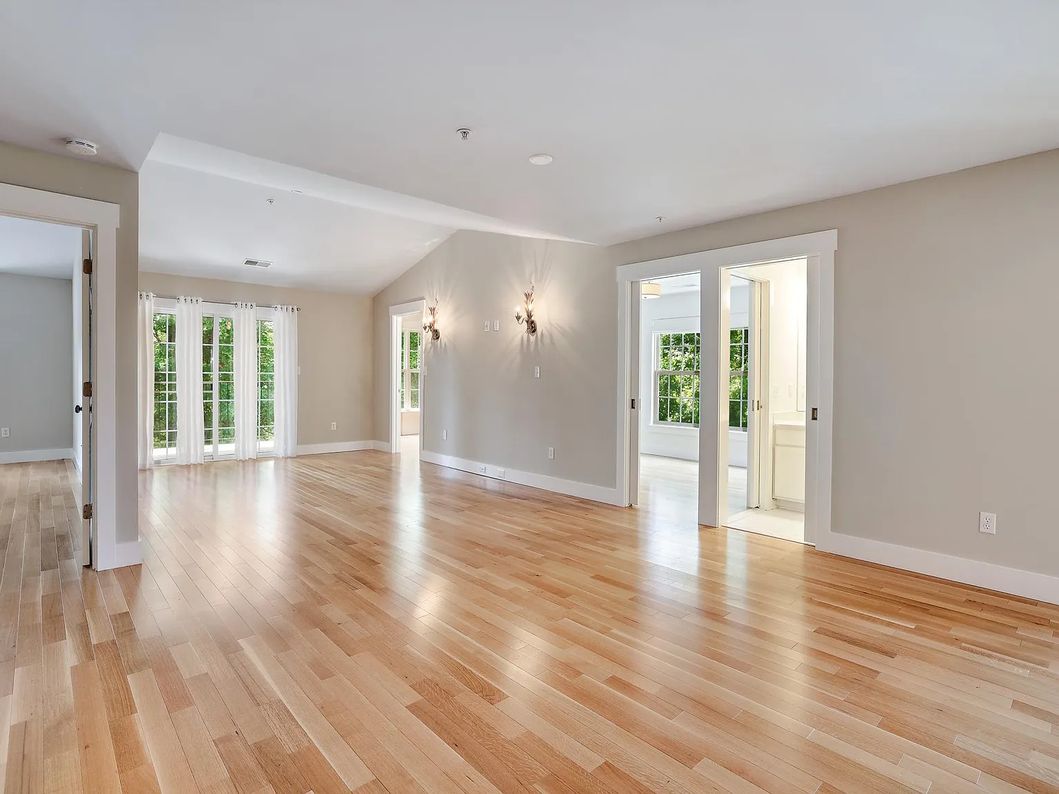 2 bed, 1328 sqft, $3,100 — Photo 3