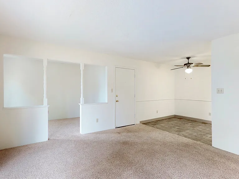 Sherwood Glen — Photo 19
