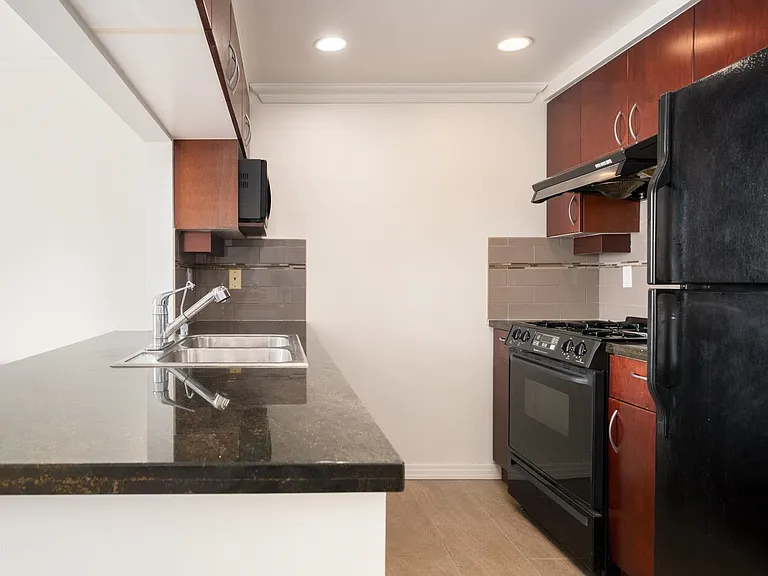 189 Davie St #608 — Photo 2