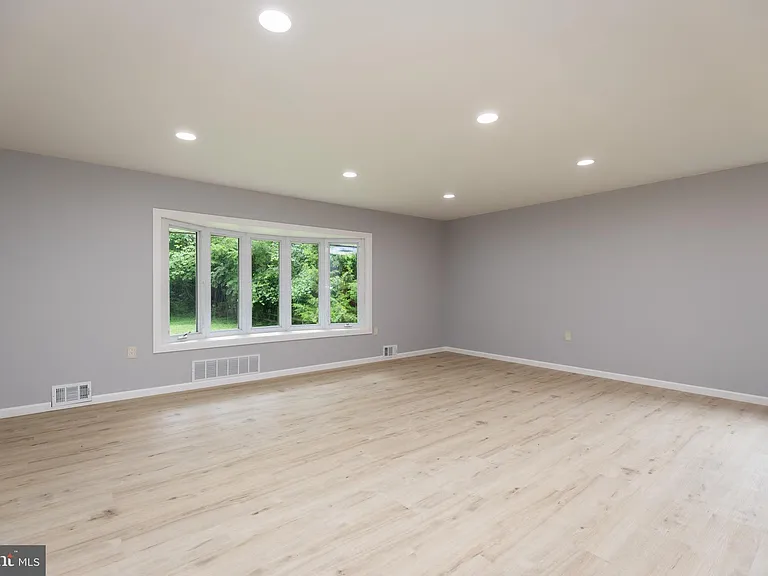 1419 Emory Rd — Photo 6