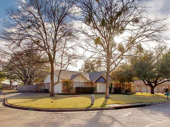 2nd image of 2511 Ashbury Dr