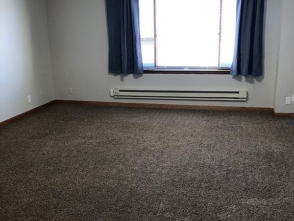 3rd image of 804 & 814 N Winsor St #814-11