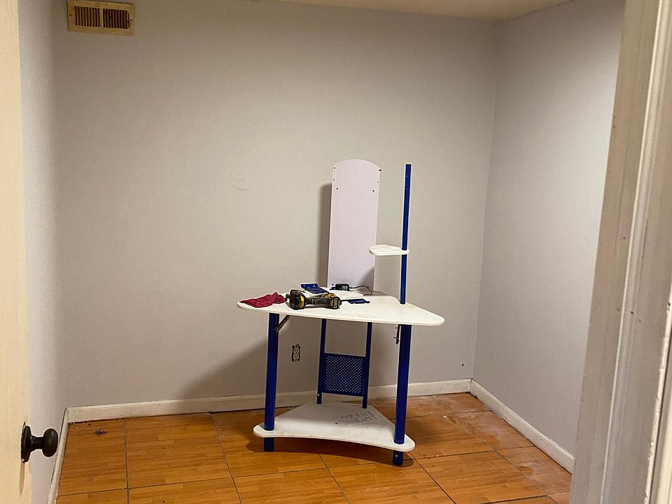 2nd image of 2437 W 34th St Floor 1