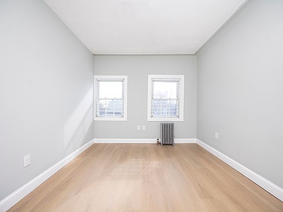 3rd image of 667 Glenmore Ave #2F