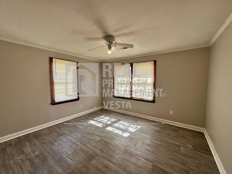 4085 Southview Dr — Photo 6