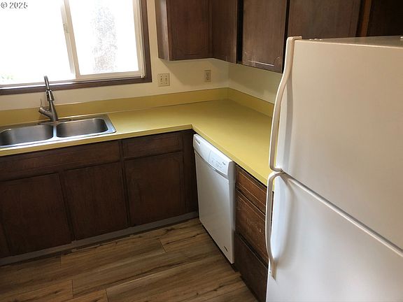 5th image of 1128 SE Rummel St