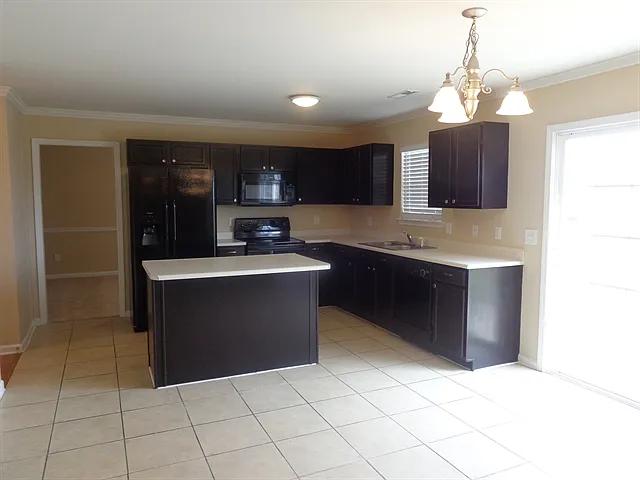 4 bed, 2.5 bath, 3004 sqft, $2,765 — Photo 2