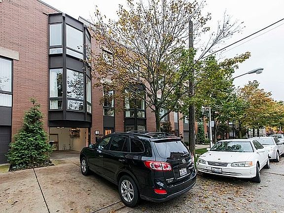2nd image of 445 W Blackhawk St