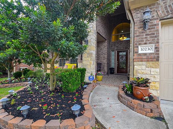 3rd image of 10230 White Pines Dr