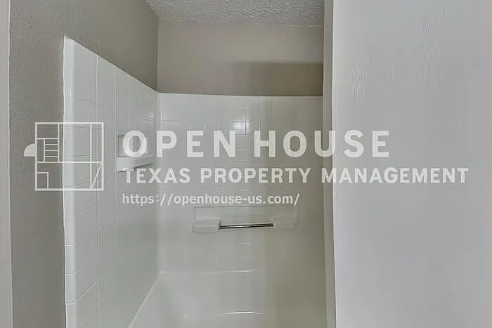 4900 Parkview Hills Ln — Photo 17