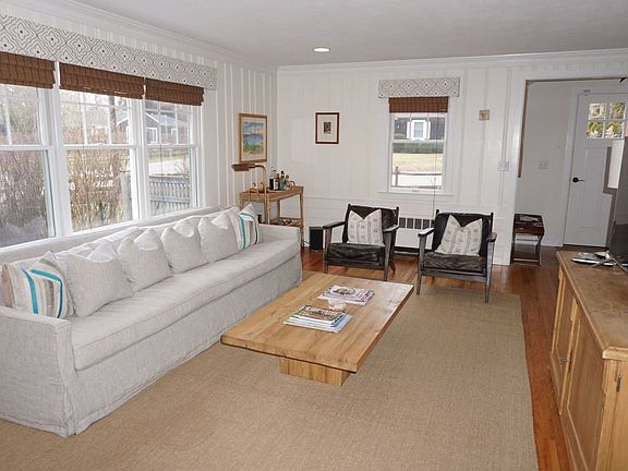 5th image of 70 E Miller Ln