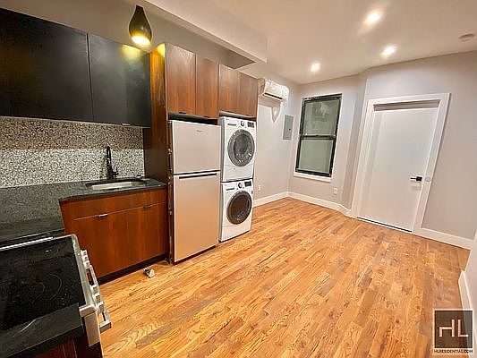 2nd image of 325 Putnam Ave #1LL