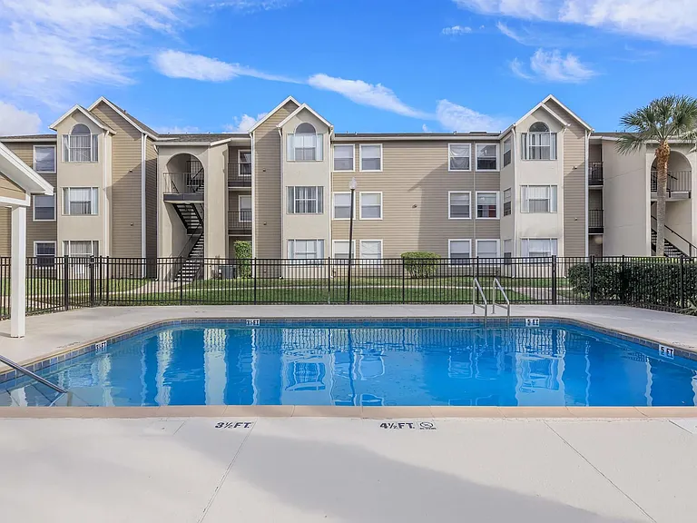 Walden Palms Apartments — Photo 14