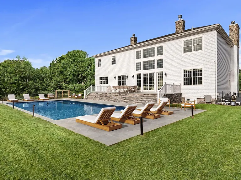 490 Montauk Hwy — Photo 2