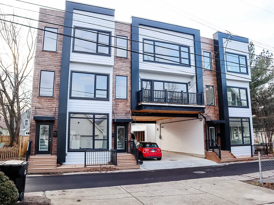 2476 Thurman Ave