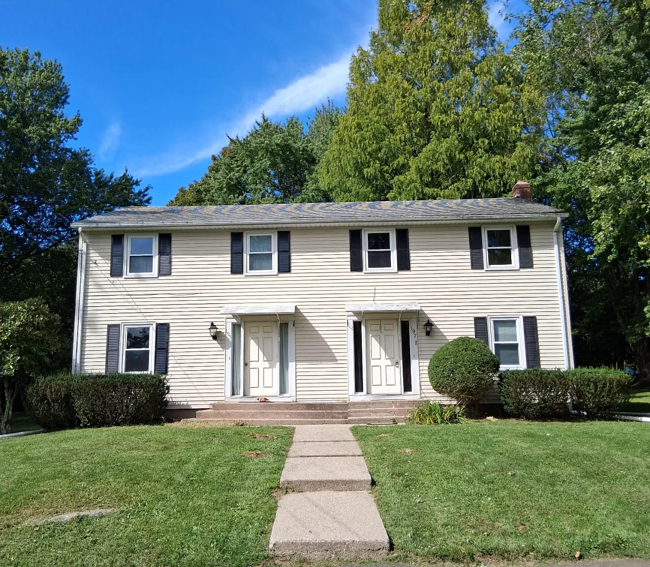 3 bed, 1.5 bath, 1100 sqft, $2,400 — Photo 1