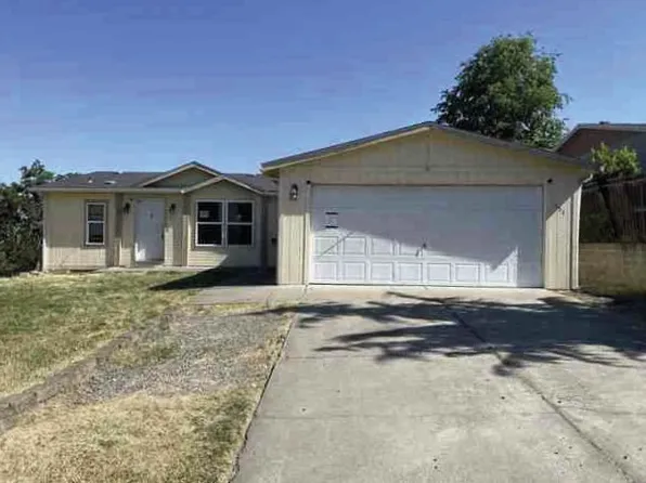 551 Hammer Ln, Eagle Pt, OR 97524