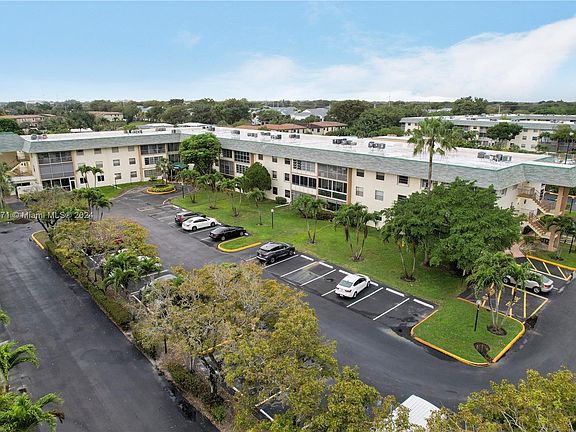 3rd image of 4990 E Sabal Palm Blvd APT 211