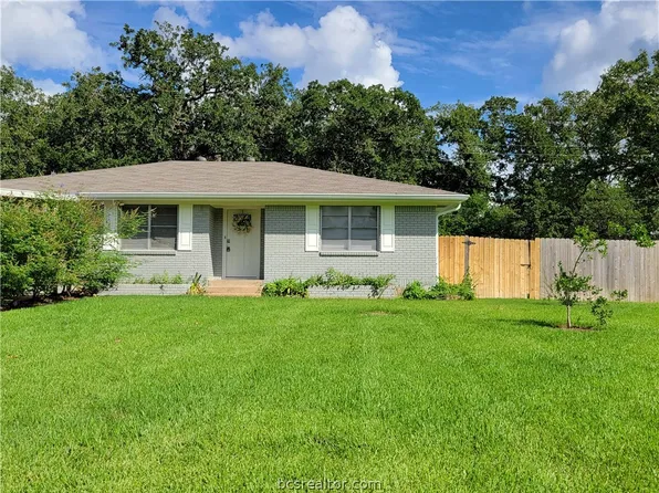 2011 Wilhelm Dr, Bryan, TX 77803