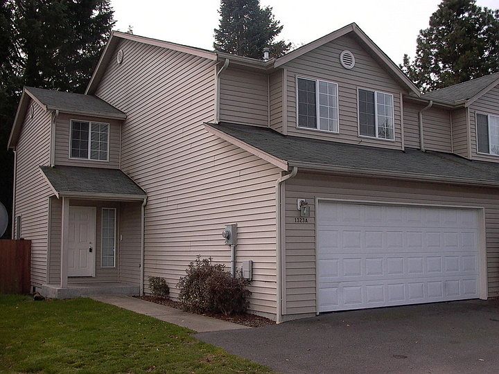 1st image of 1319 Violet St SE