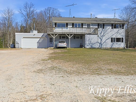 3rd image of 2860 Fenner Rd