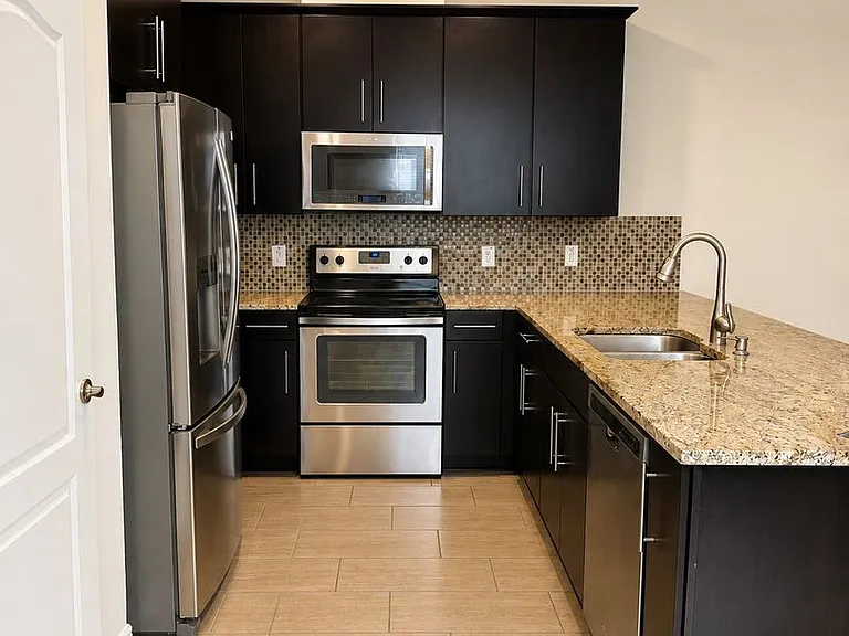93 Zamora Pl — Photo 2