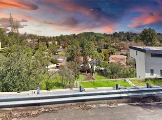 5040 Marmol Dr, Woodland Hills, CA 91364