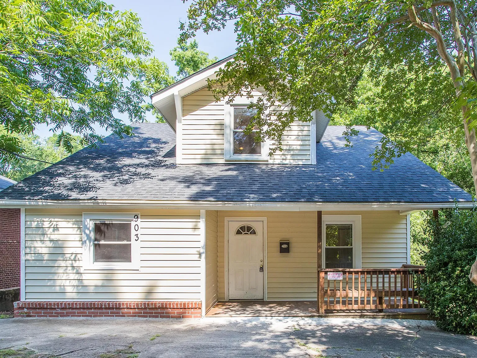 903 Onslow St — Photo 1
