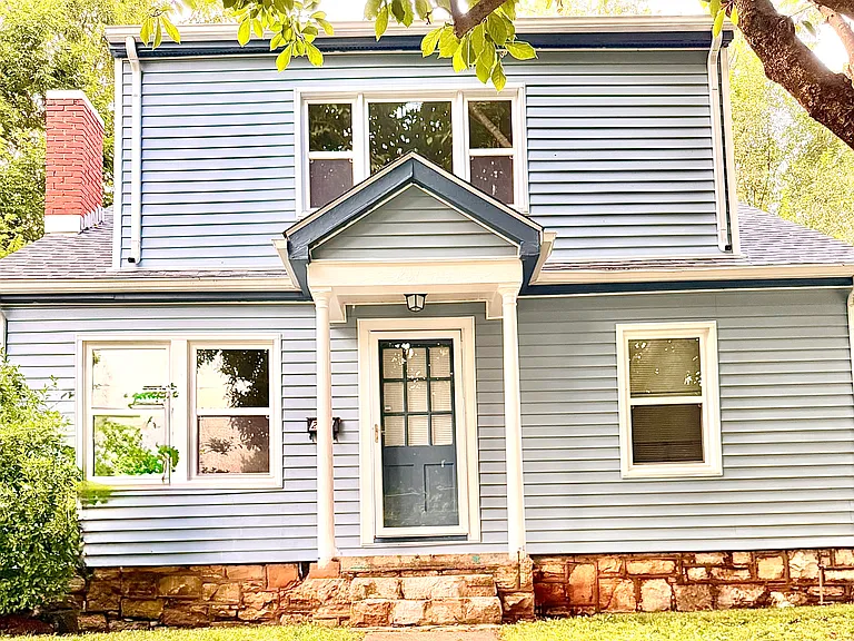 210 Linwood Dr — Photo 1